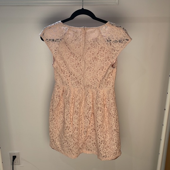 Forever 21 peachy pink, floral lace, day dress - Picture 5 of 7